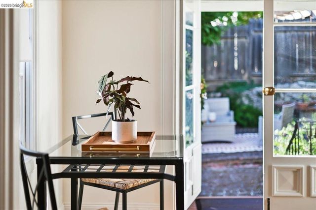 35 Ross Cir, Oakland, CA 94618