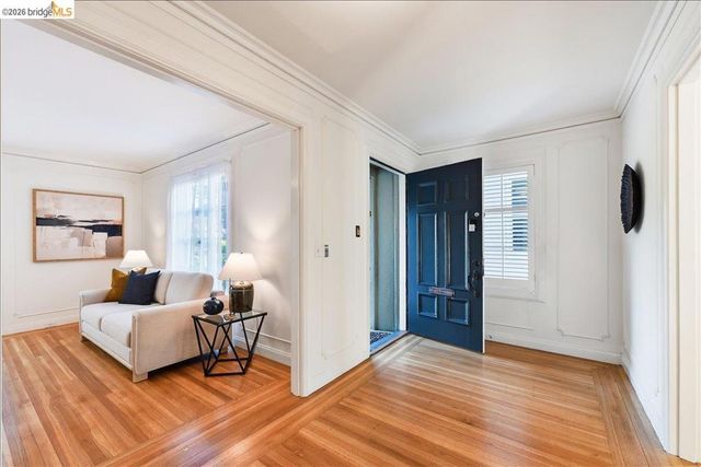 35 Ross Cir, Oakland, CA 94618