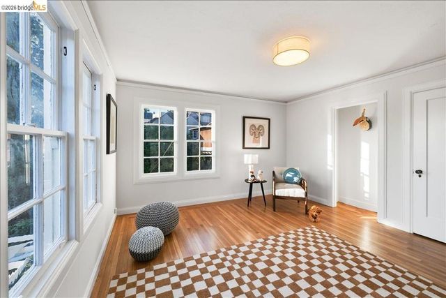 35 Ross Cir, Oakland, CA 94618