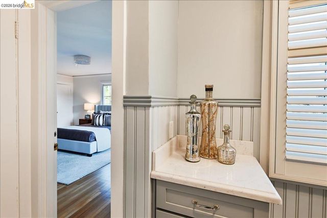 35 Ross Cir, Oakland, CA 94618