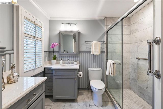 35 Ross Cir, Oakland, CA 94618