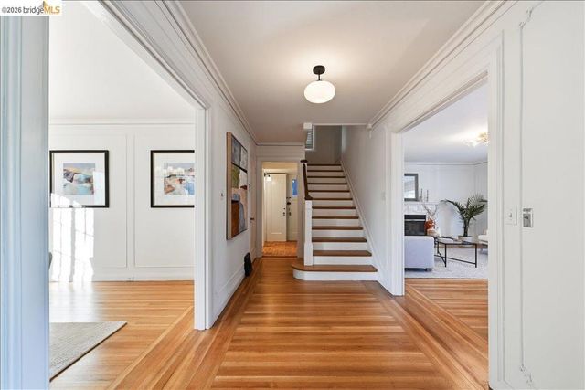 35 Ross Cir, Oakland, CA 94618