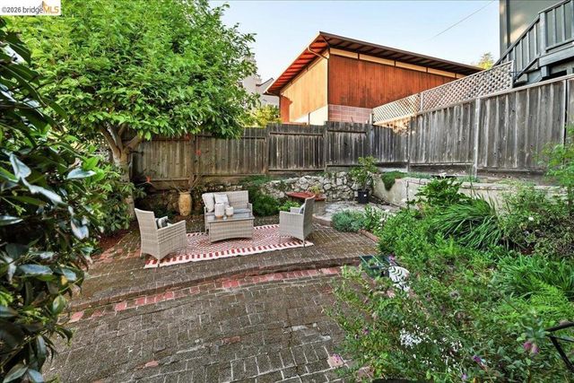 35 Ross Cir, Oakland, CA 94618