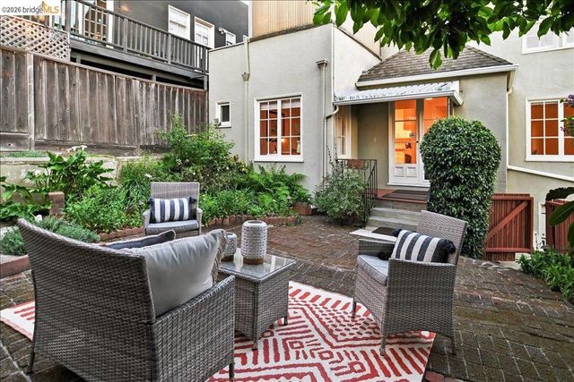 35 Ross Cir, Oakland, CA 94618