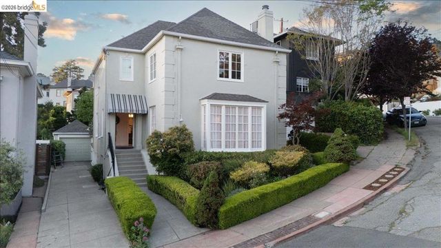 35 Ross Cir, Oakland, CA 94618