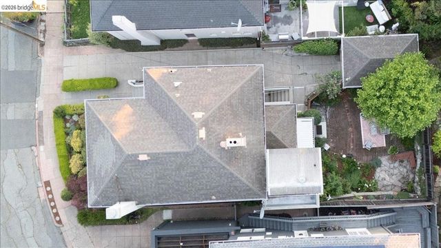 35 Ross Cir, Oakland, CA 94618