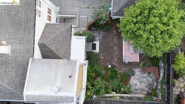 35 Ross Cir, Oakland, CA 94618