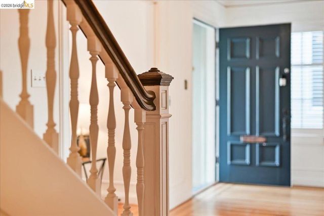 35 Ross Cir, Oakland, CA 94618