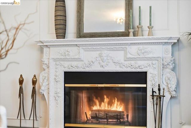 35 Ross Cir, Oakland, CA 94618