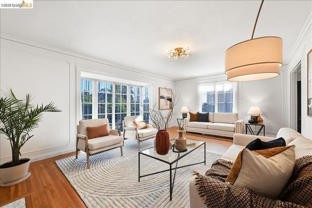 35 Ross Cir, Oakland, CA 94618