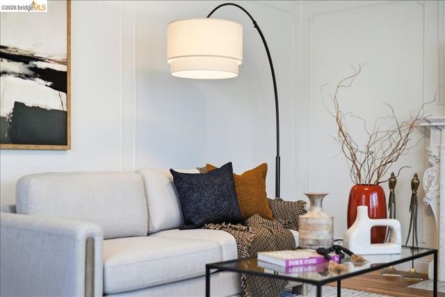 35 Ross Cir, Oakland, CA 94618