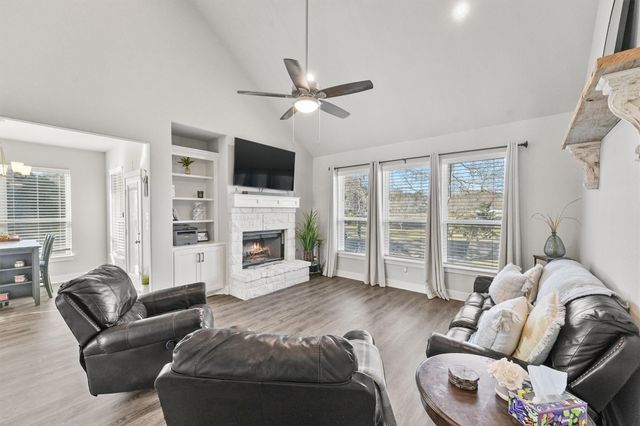 1700 Twin Oaks Circle, Brenham, TX 77833