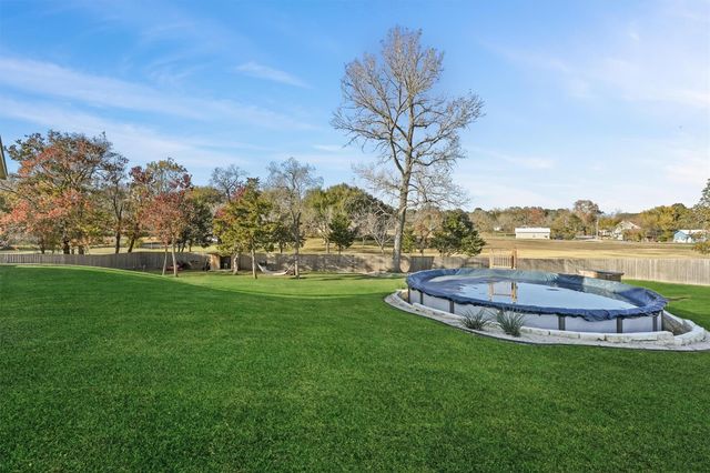 1700 Twin Oaks Circle, Brenham, TX 77833