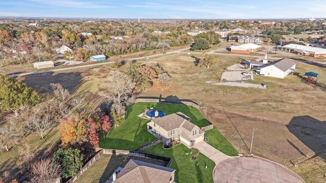 1700 Twin Oaks Circle, Brenham, TX 77833