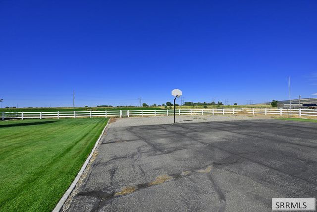 970 E 800 N, Shelley, ID 83274
