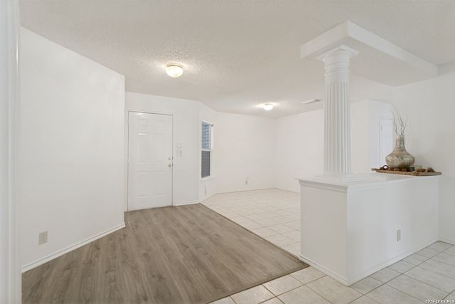 14206 EMERALD HILL DR, San Antonio, TX 78231