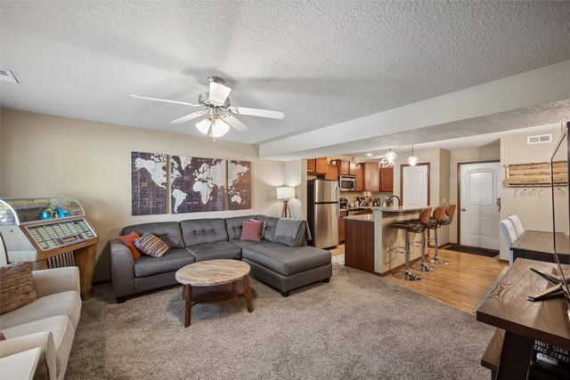 8601 Westown Parkway 34106, West Des Moines, IA 50266