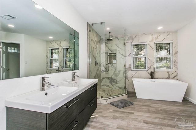 4228 E Sandy Bluff Dr, Gulf Breeze, FL 32563