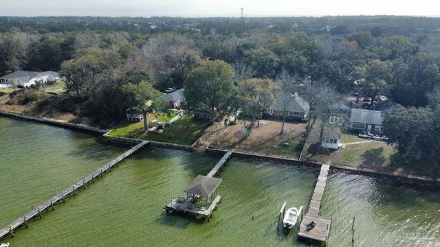 4228 E Sandy Bluff Dr, Gulf Breeze, FL 32563