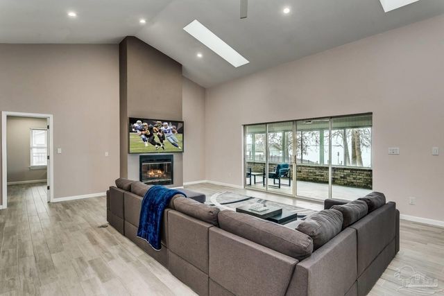 4228 E Sandy Bluff Dr, Gulf Breeze, FL 32563