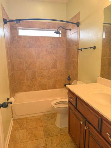 2241 PURPLE LEAF LANE LN E, Cordova, TN 38016