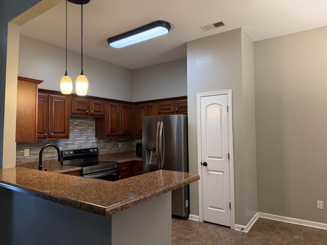 2241 PURPLE LEAF LANE LN E, Cordova, TN 38016