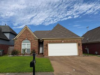 2241 PURPLE LEAF LANE LN E, Cordova, TN 38016