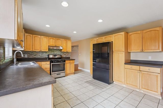 749 Carryback Drive SW, Pataskala, OH 43062