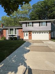 809 Wellmon Street, Bedford, OH 44146