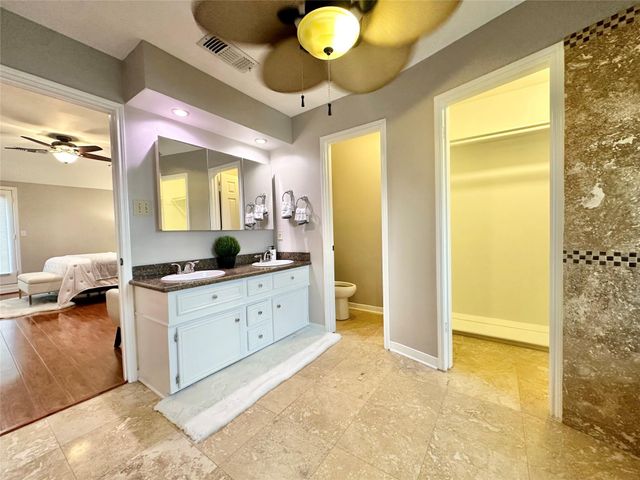 2514 Nantucket Drive C, Houston, TX 77057