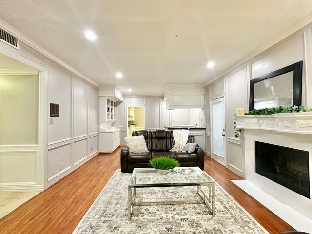 2514 Nantucket Drive C, Houston, TX 77057