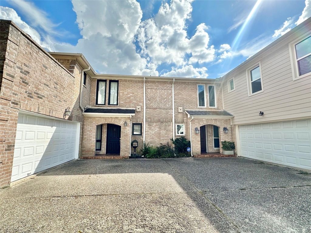 2514 Nantucket Drive C, Houston, TX 77057