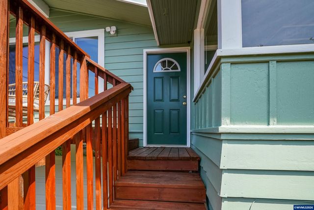 2341 NE 35th St, Lincoln City, OR 97367