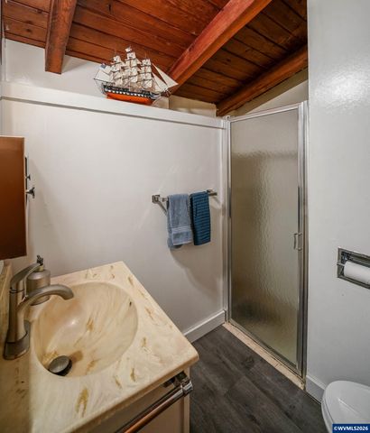 2341 NE 35th St, Lincoln City, OR 97367