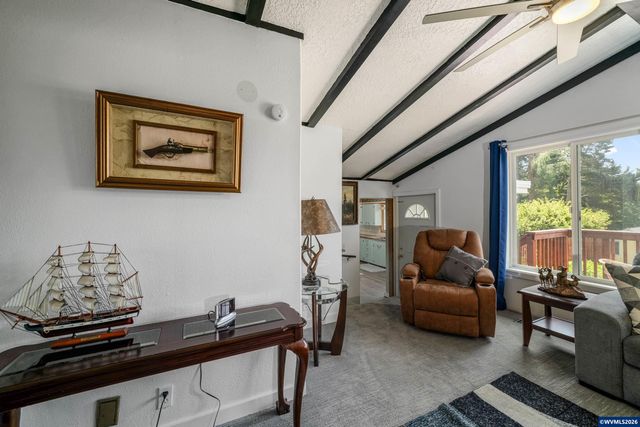2341 NE 35th St, Lincoln City, OR 97367
