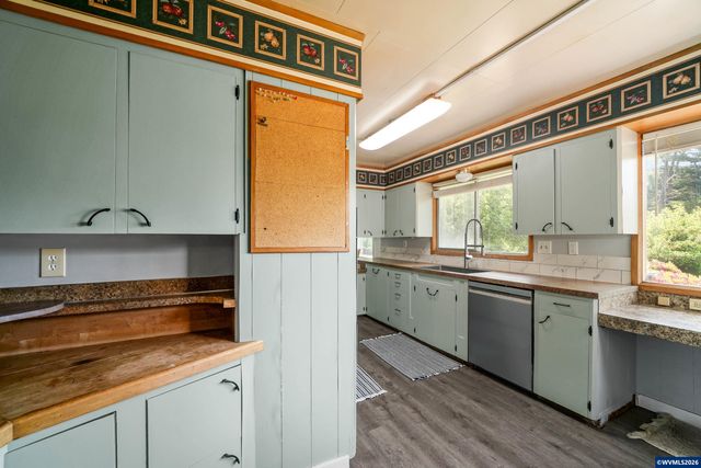 2341 NE 35th St, Lincoln City, OR 97367