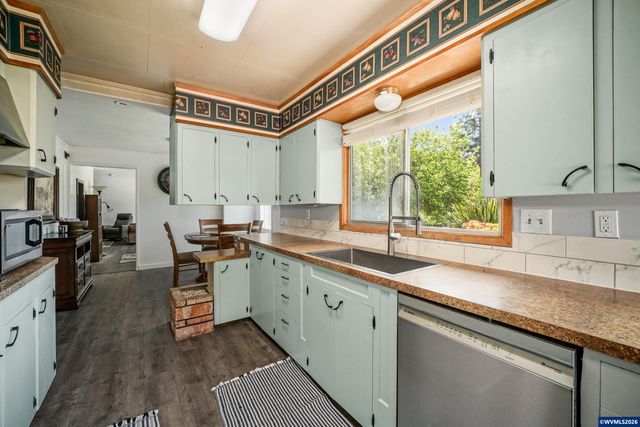2341 NE 35th St, Lincoln City, OR 97367