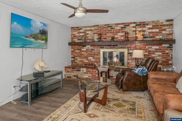 2341 NE 35th St, Lincoln City, OR 97367