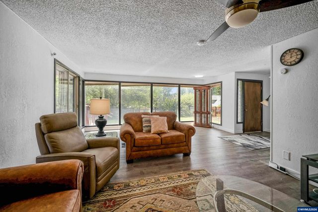 2341 NE 35th St, Lincoln City, OR 97367