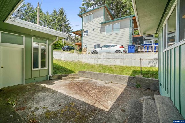 2341 NE 35th St, Lincoln City, OR 97367