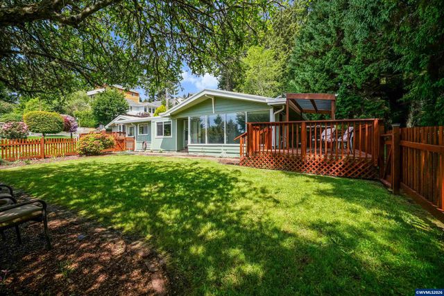 2341 NE 35th St, Lincoln City, OR 97367