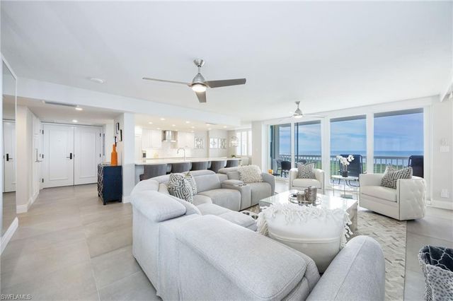 6573 MARISS LOOP # 2005, Naples, FL 34108