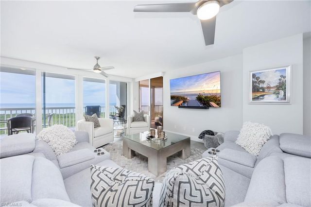 6573 MARISS LOOP # 2005, Naples, FL 34108