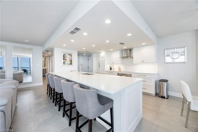 6573 MARISS LOOP # 2005, Naples, FL 34108