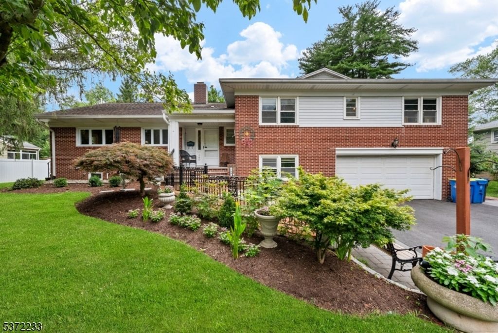 180 Farm Ln, Bound Brook Boro, NJ 08805