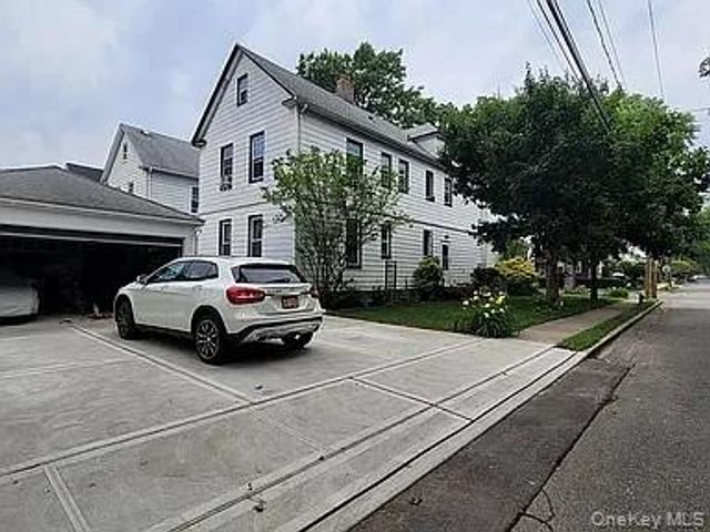 182 Lowell Avenue upper, Floral Park, NY 11001