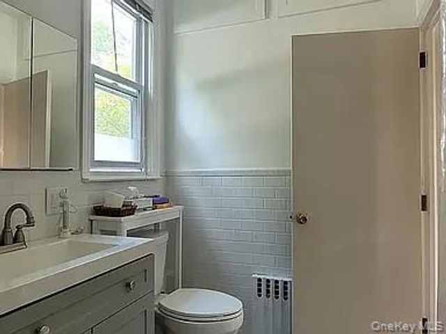 182 Lowell Avenue upper, Floral Park, NY 11001