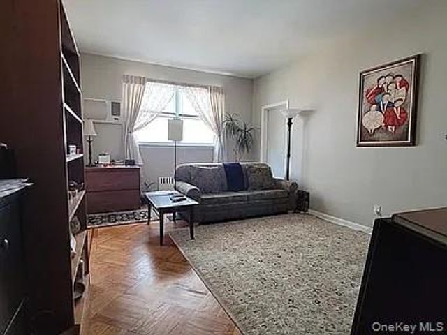 182 Lowell Avenue upper, Floral Park, NY 11001