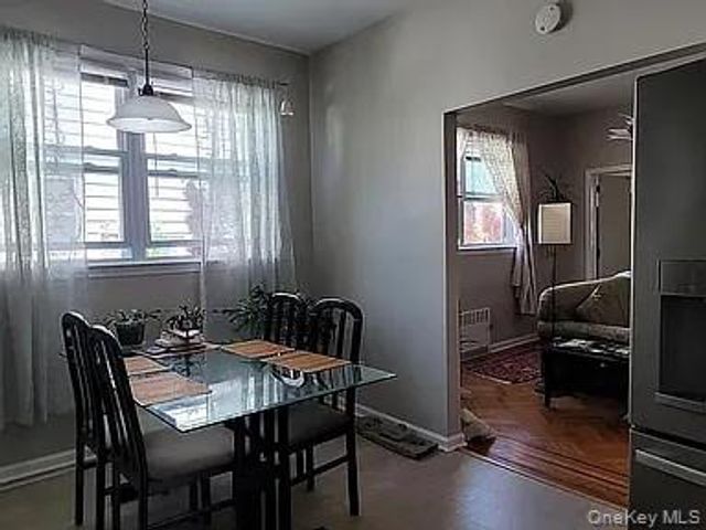 182 Lowell Avenue upper, Floral Park, NY 11001