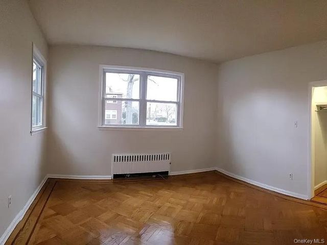 182 Lowell Avenue upper, Floral Park, NY 11001